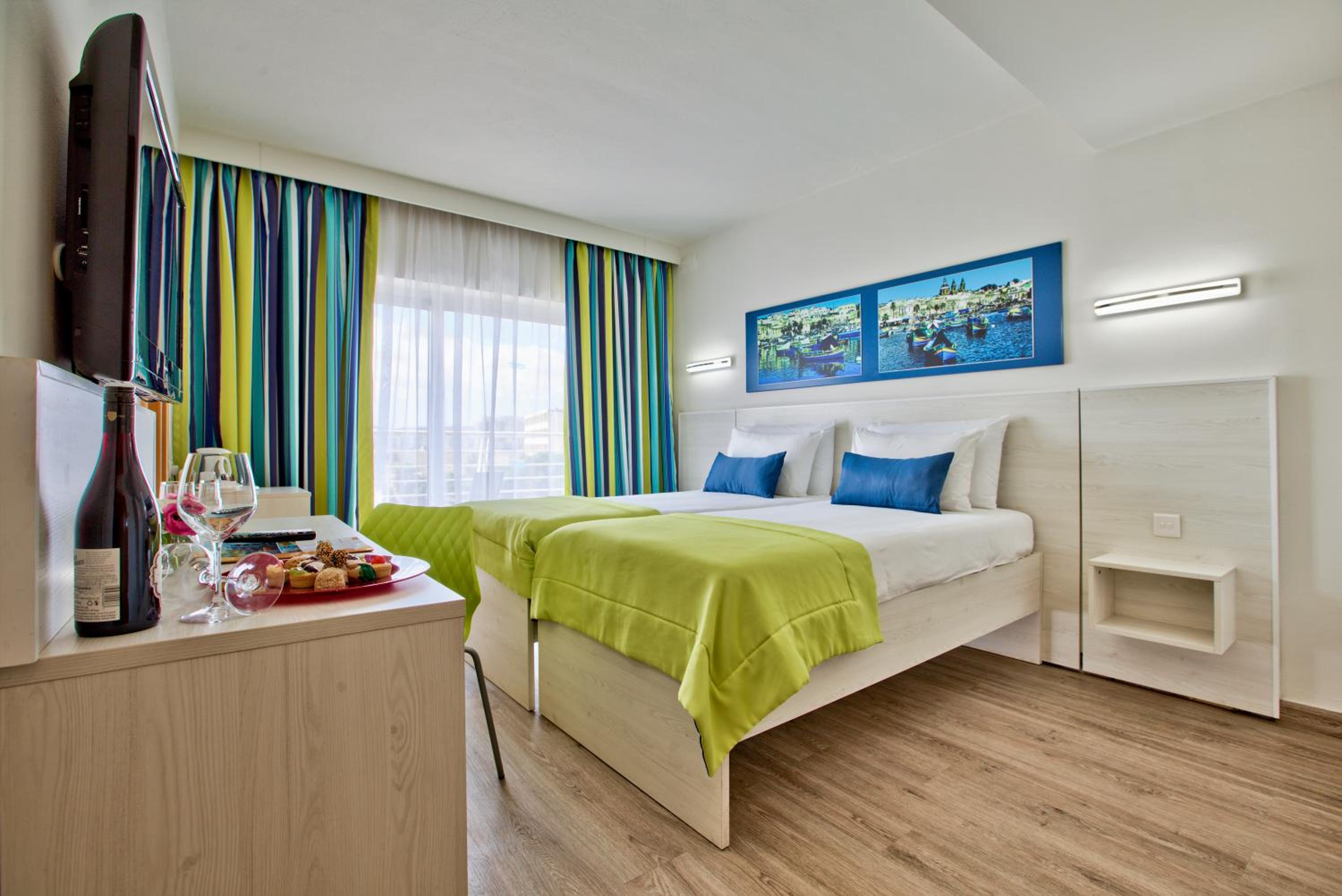 Room, Triple