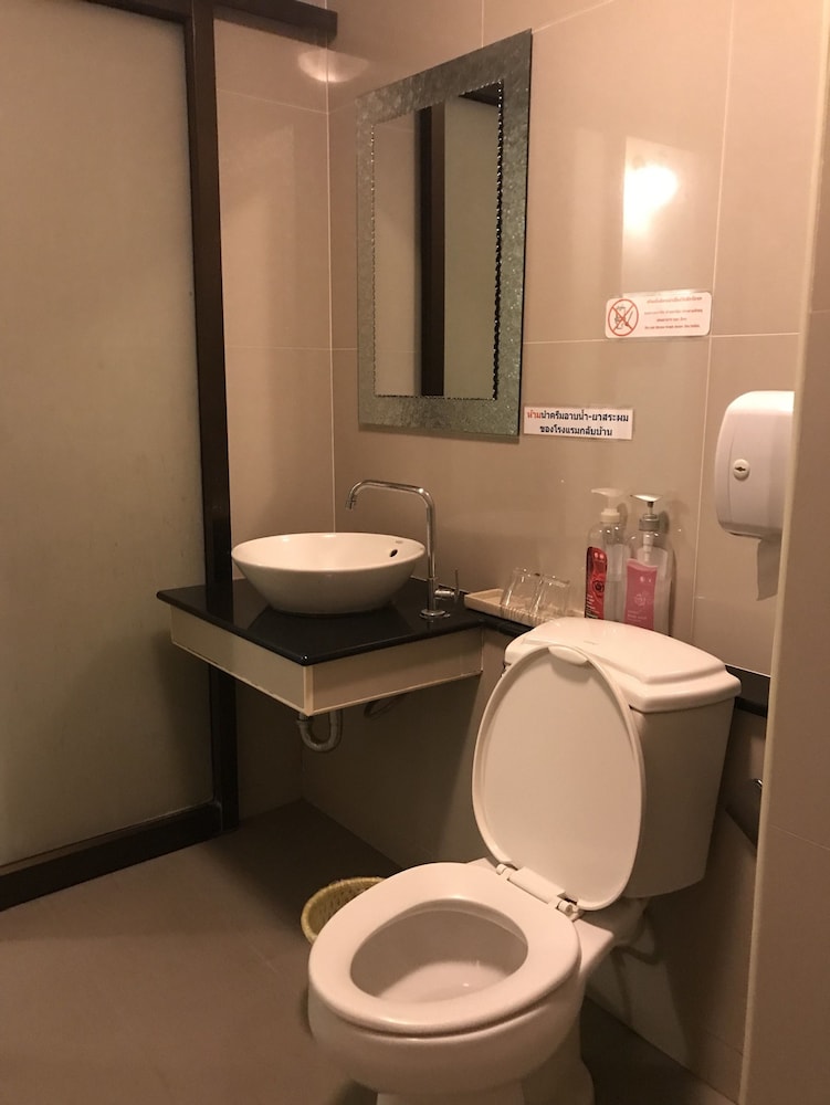Ton Thong Resort Hotel 38/40