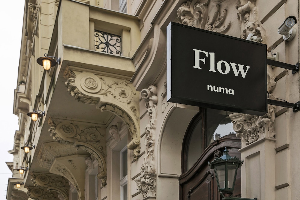 Numa I Flow Rooms & Apartments 2/67