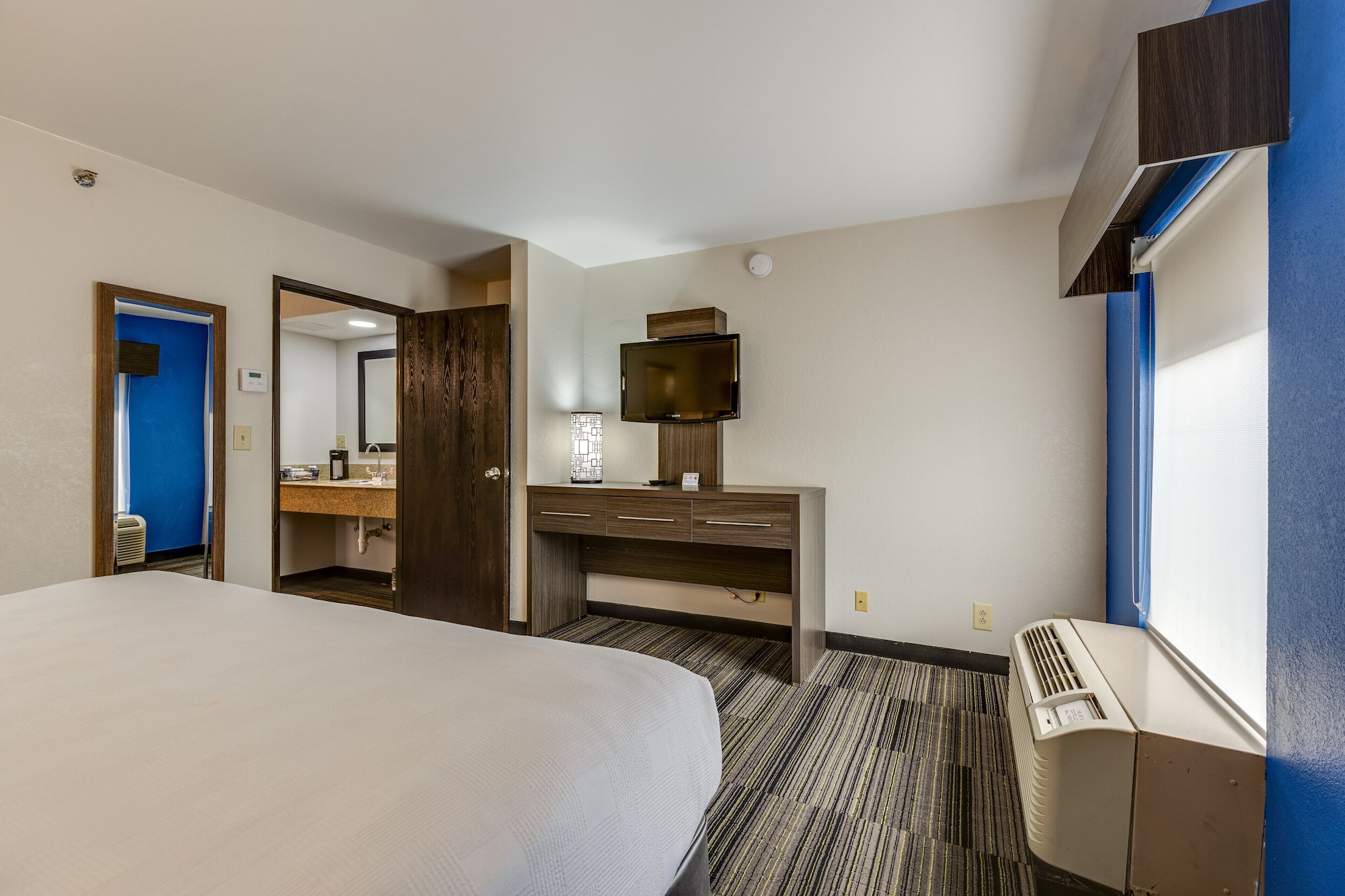 SUITE, KING BED