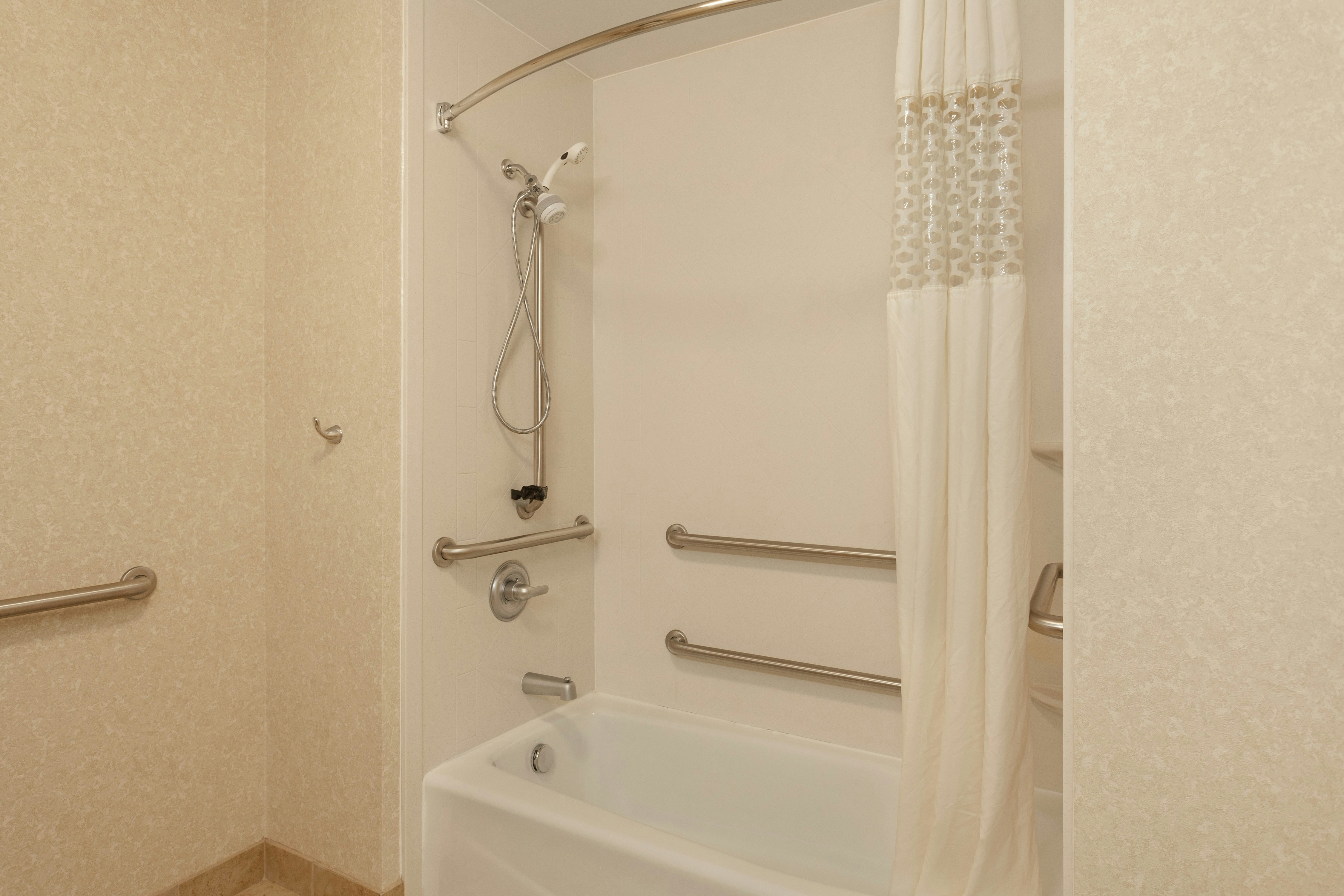 Hampton Inn Detroit/Roseville 20/20