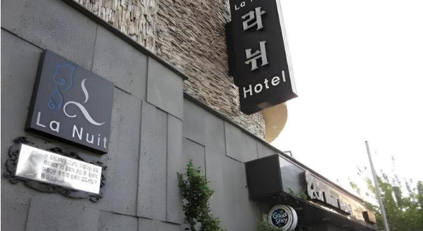 LA NUIT HOTEL 5/22