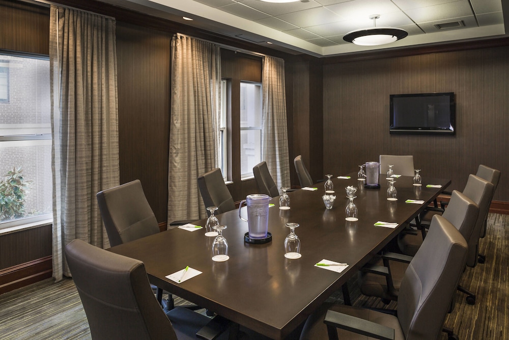 Courtyard by Marriott Norfolk Downtown 42/44
