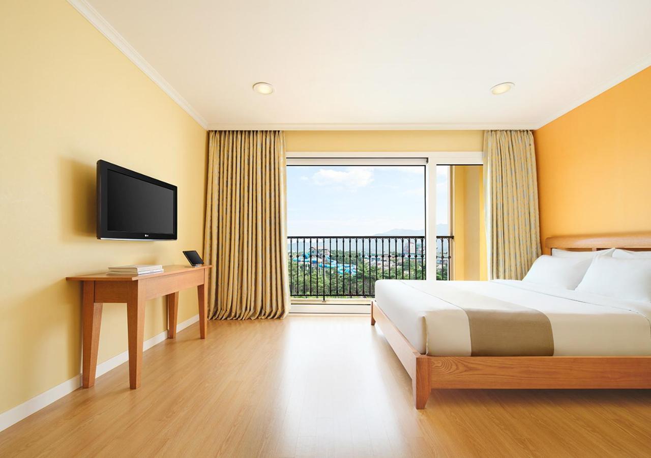 DELUXE, TWIN BEDS