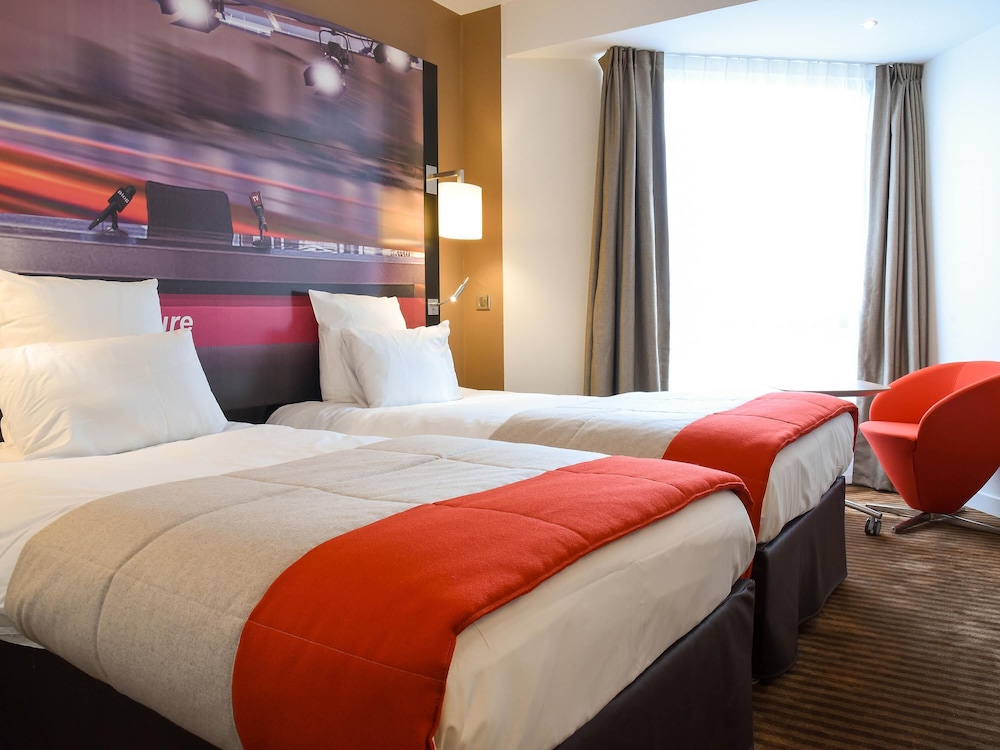 غرفة كلاسيكية بسريرين منفصلين