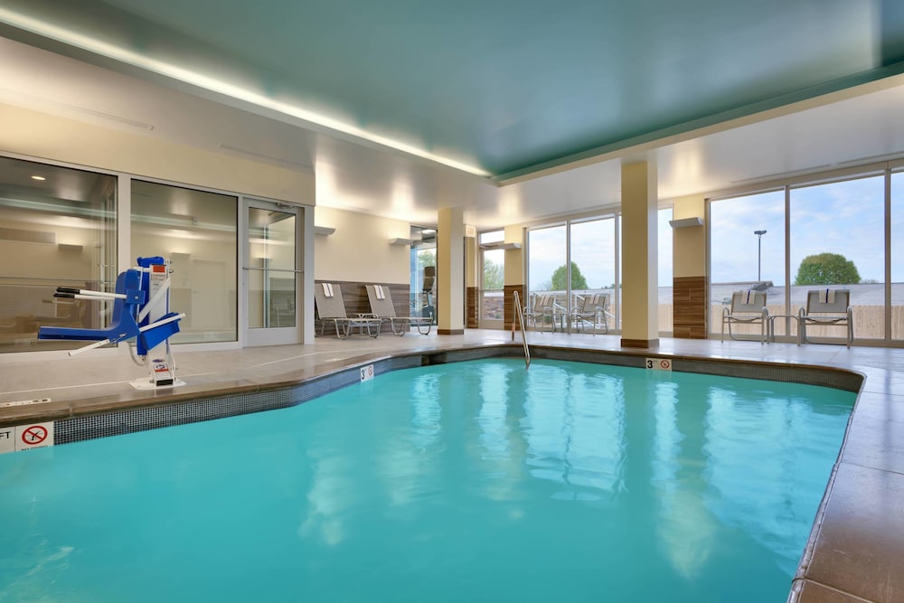 Fairfield Inn & Suites by Marriott Springfield North 1/47