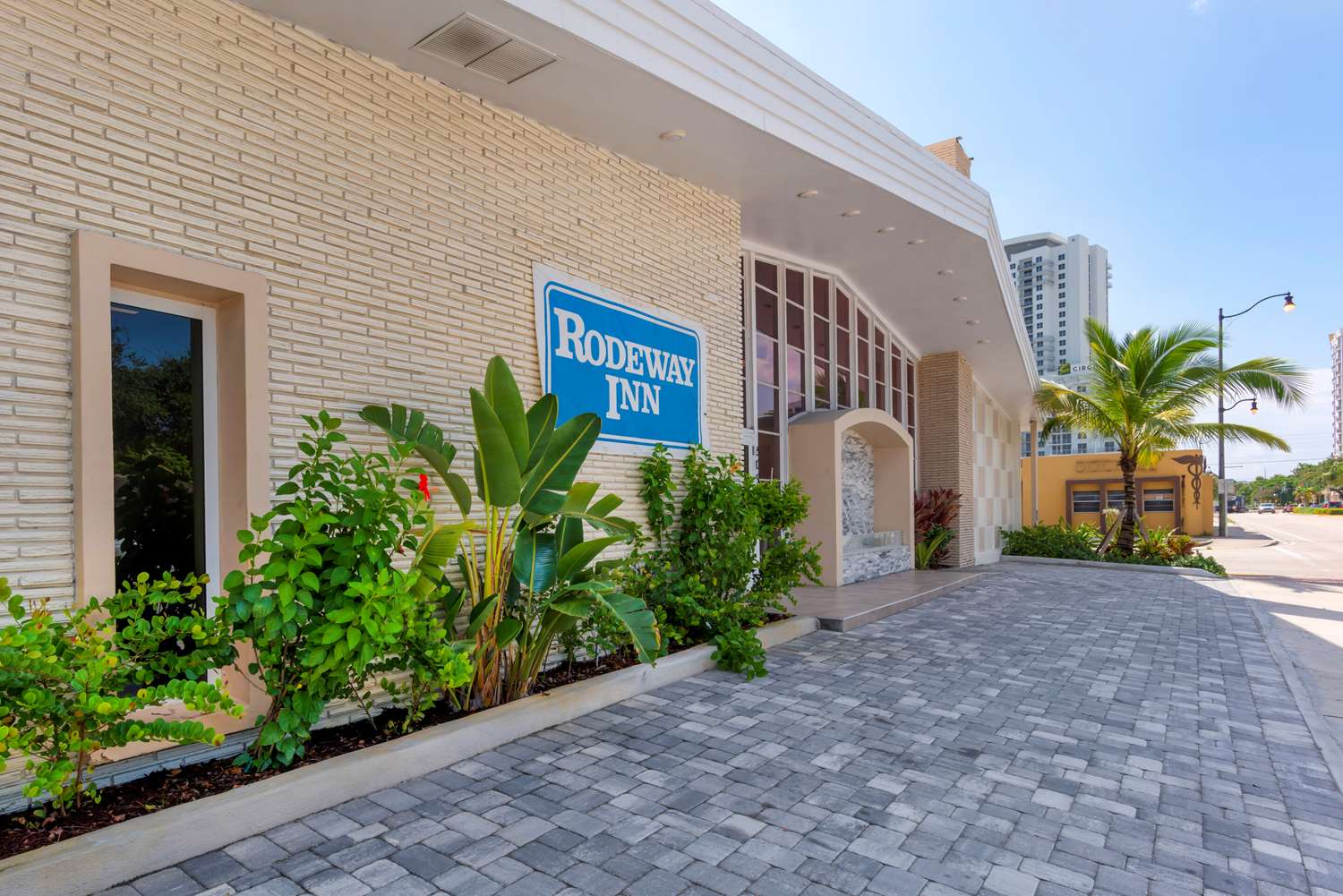 Downtown Hollywood Gardens Inn & Suites 19/20