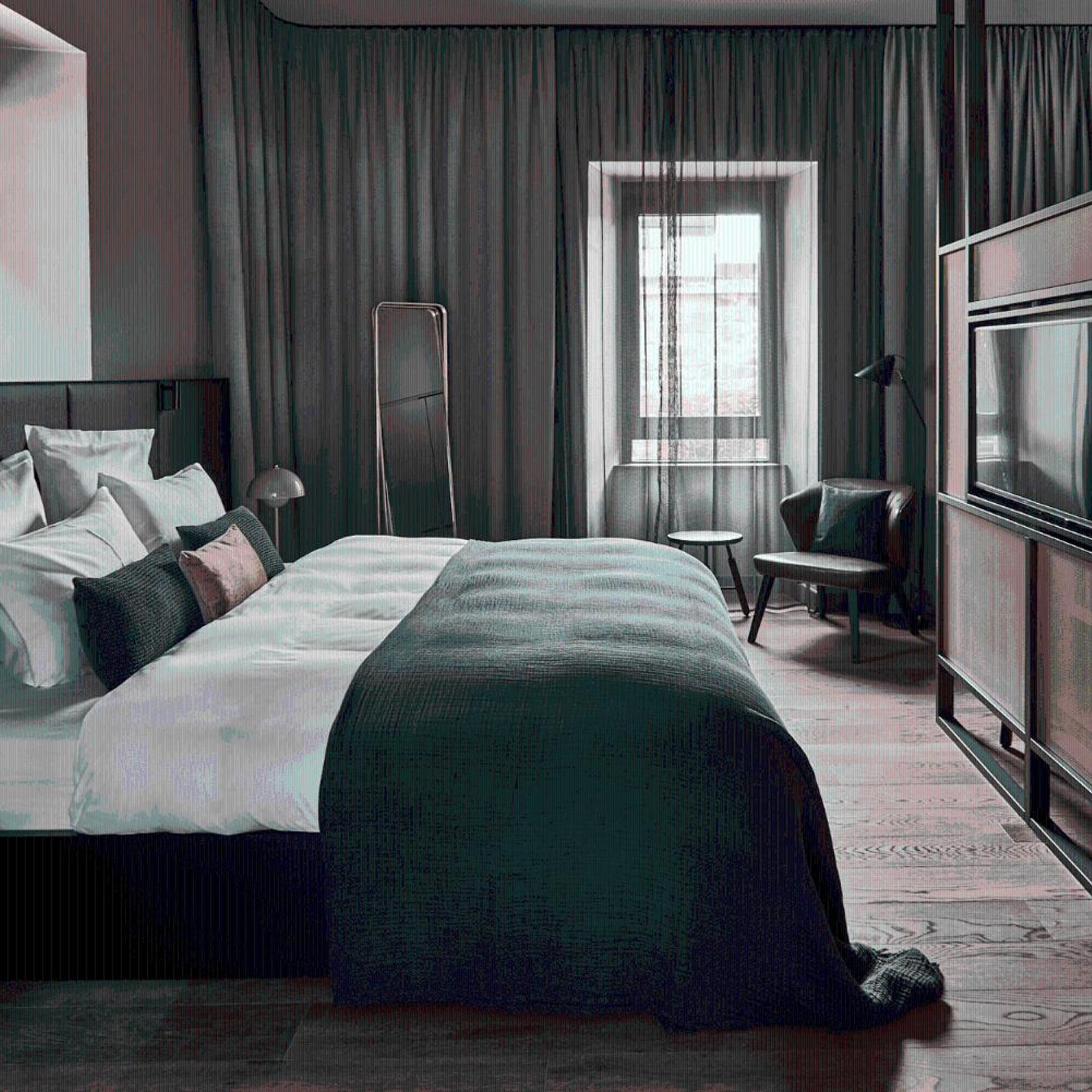 Deluxe, King Bed