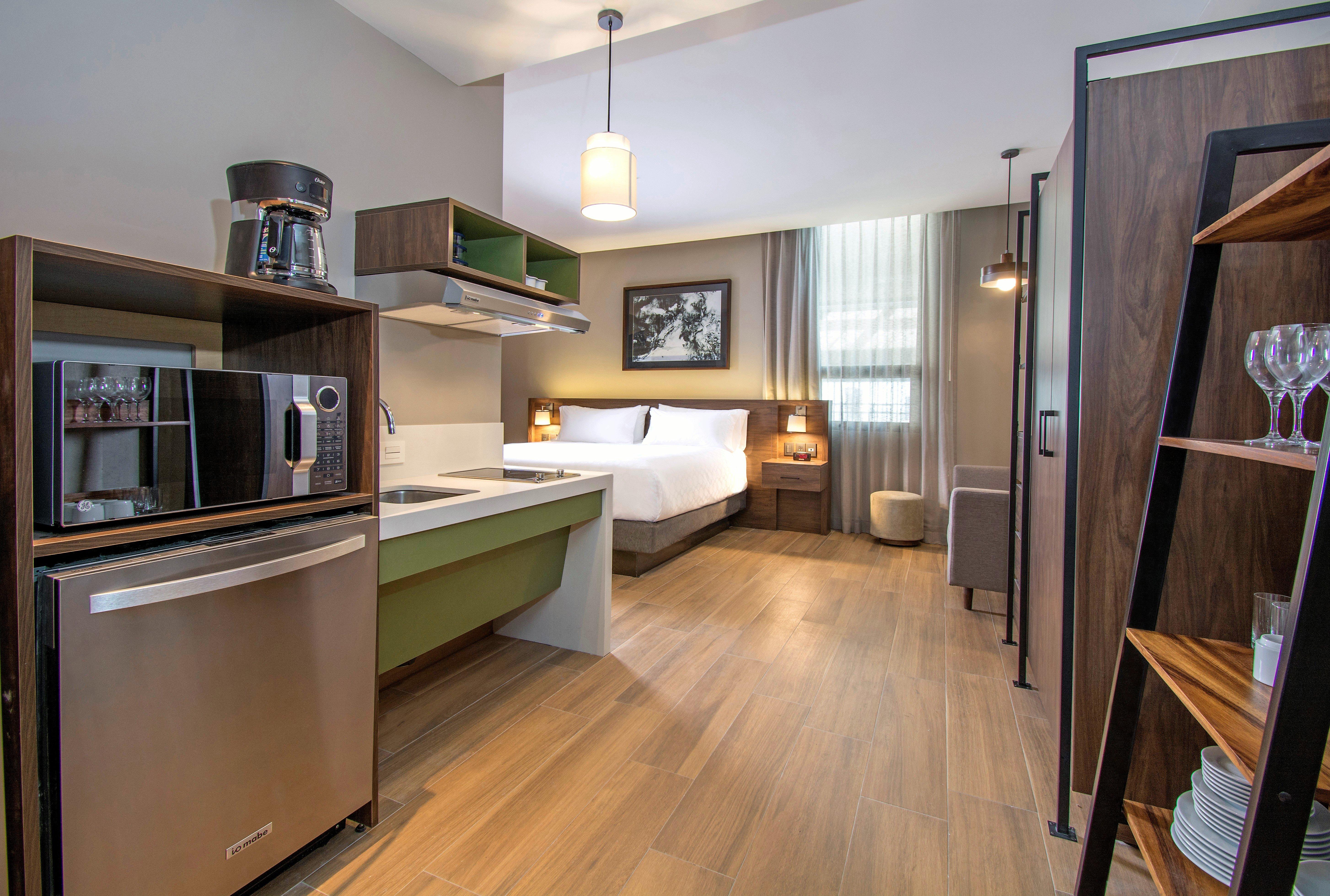استوديو بسرير كينج، Staybridge Suites Guadalajara Novena 3/4