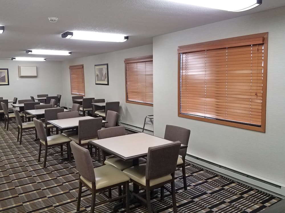 Americas Best Value Inn & Suites Bismarck 27/31