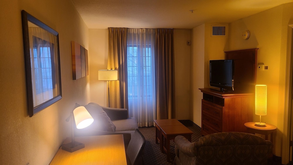 Staybridge Allentown Bethlehem Airport Suites 22/69