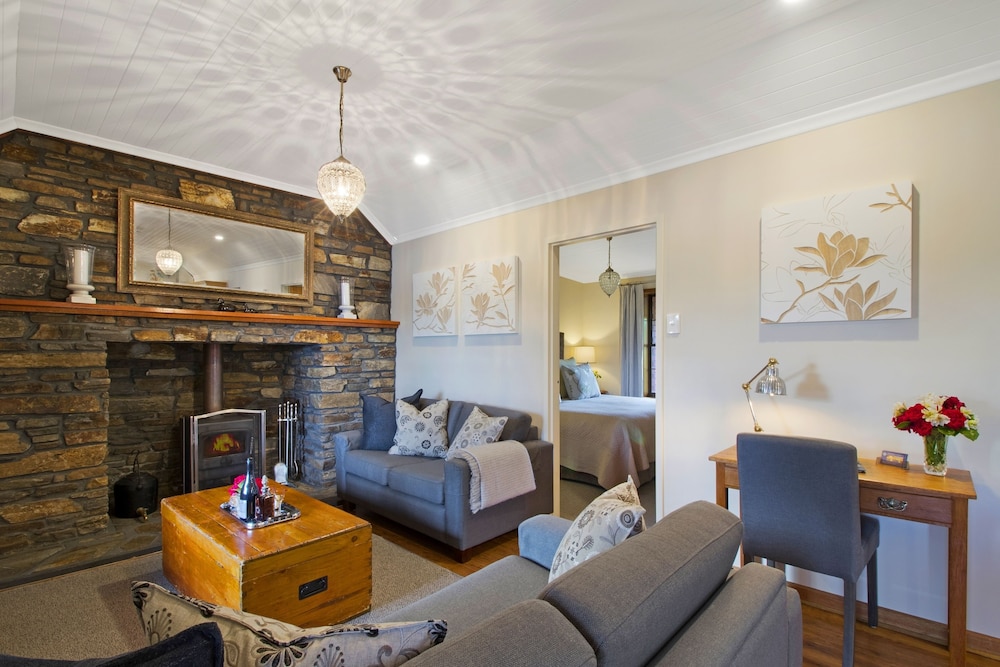 Stonewell Cottages & Vineyards 20/50
