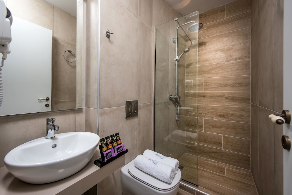 Irida Hotel 47/48