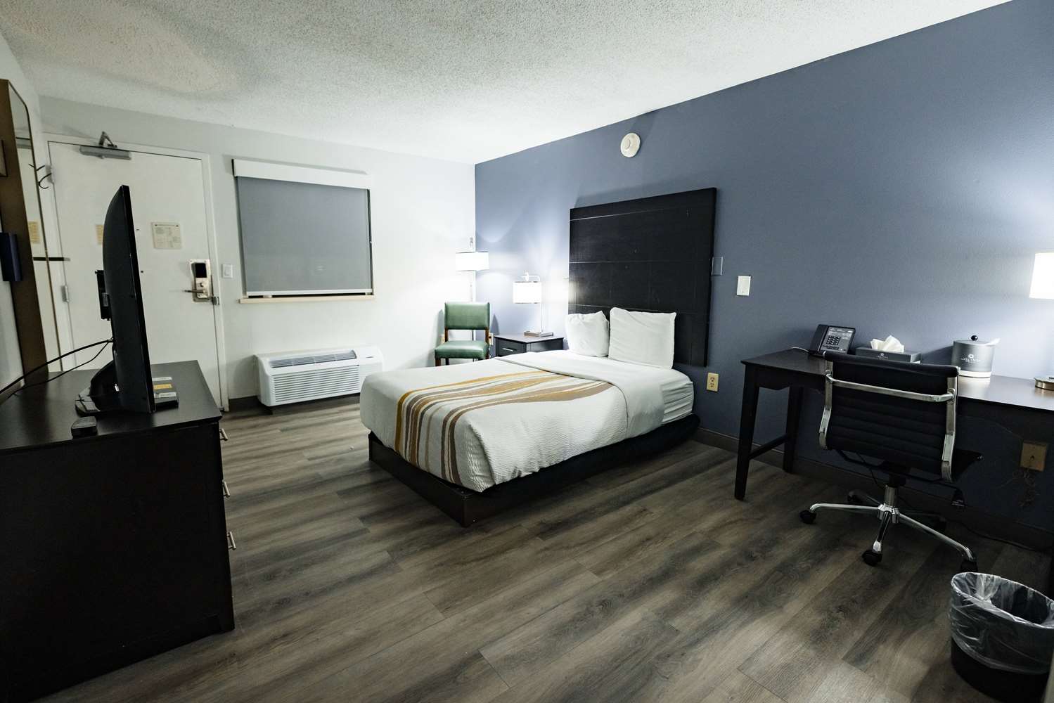 La Quinta Inn by Wyndham Tampa Near Busch Gardens 21/66