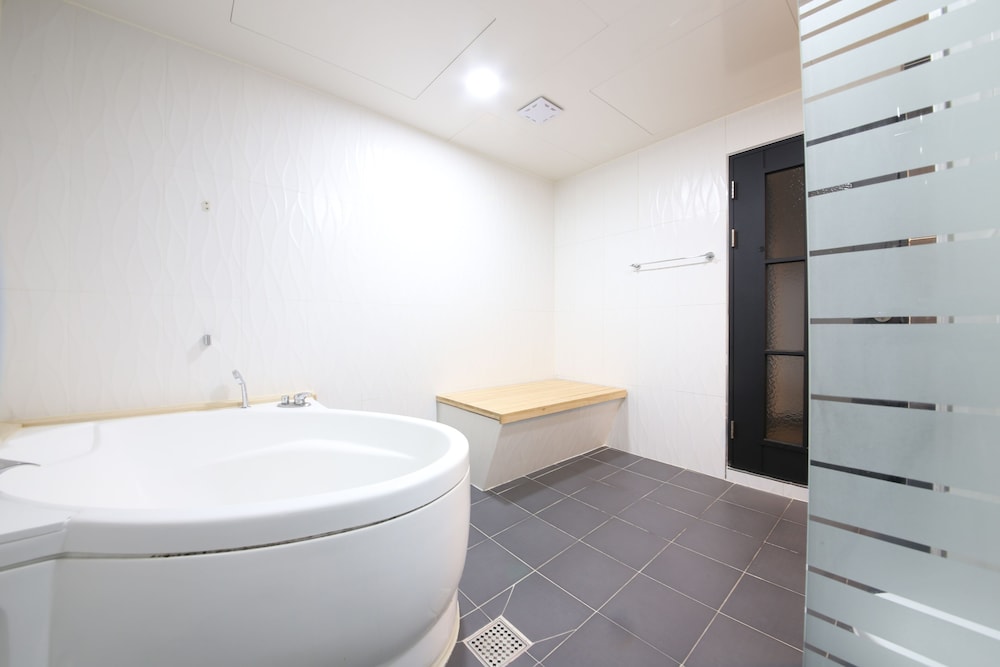 Instar Hotel Yangsan 46/55