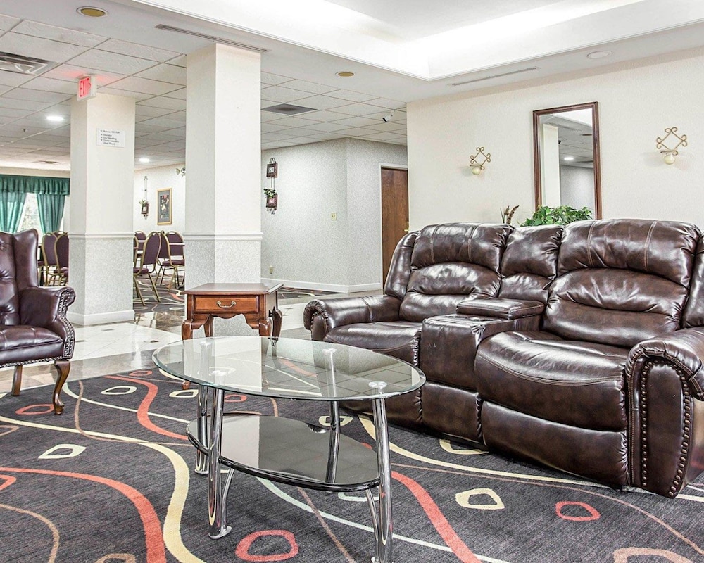 Econo Lodge Inn & Suites Marietta near Dobbins ARB 28/45