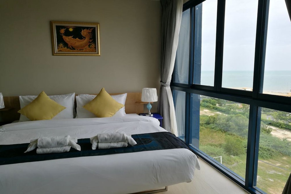 Baan Thew Talay Blue Sapphire 26/50