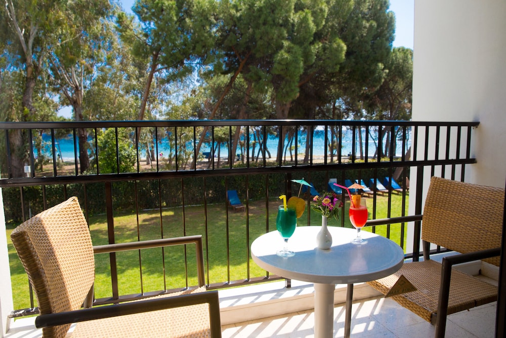 Park Beach Hotel 40/50