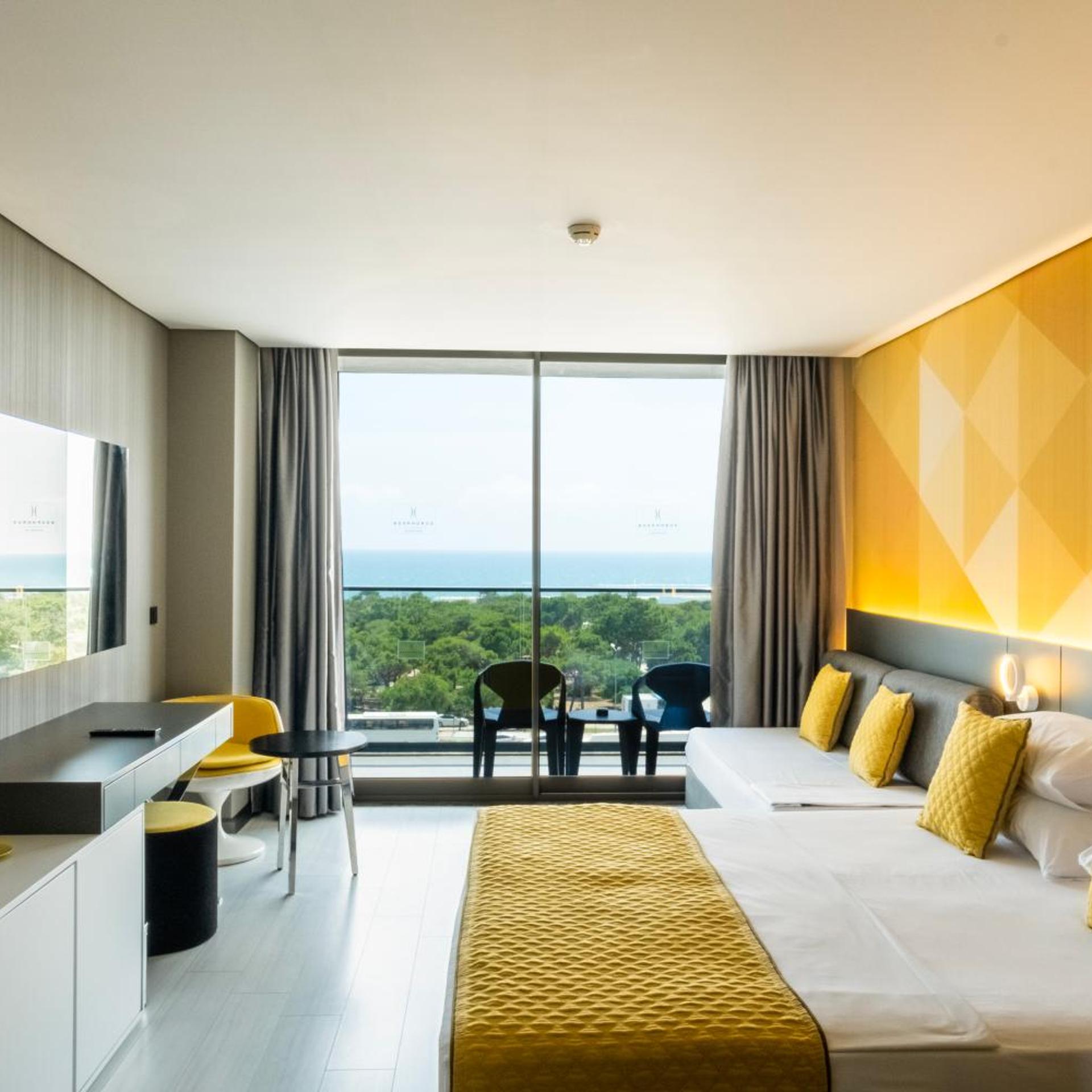 Room, Double or Twin Bed, Lateral Side Sea View