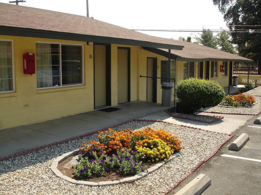 LAKEVIEW INN LUCERNE 63/66