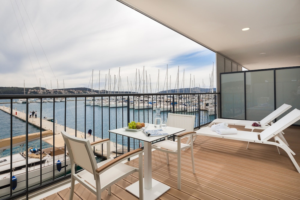 Marina Baotic Apartments 23/50