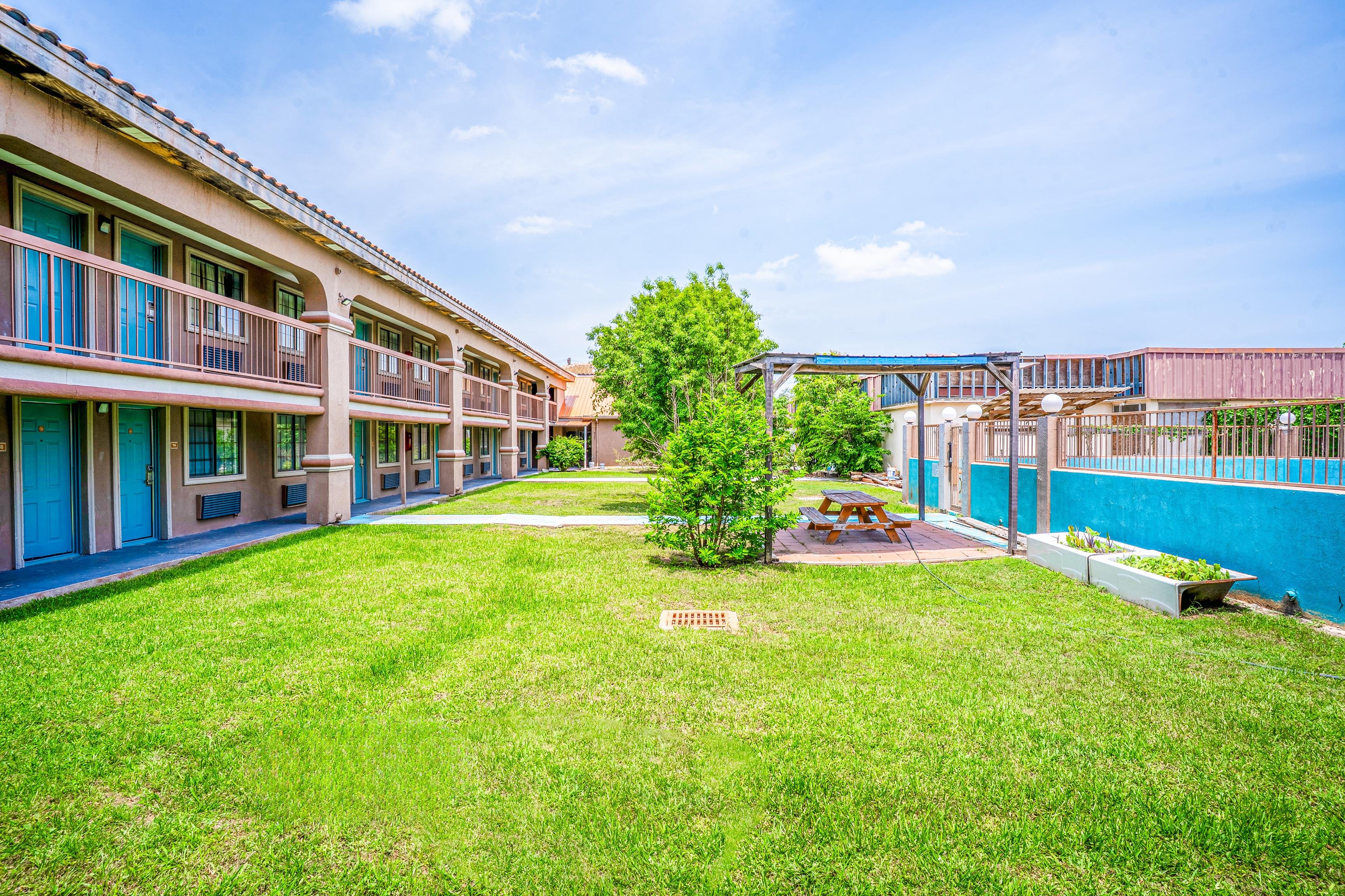 Lone Star Inn & Suites Harlingen TX 55/60