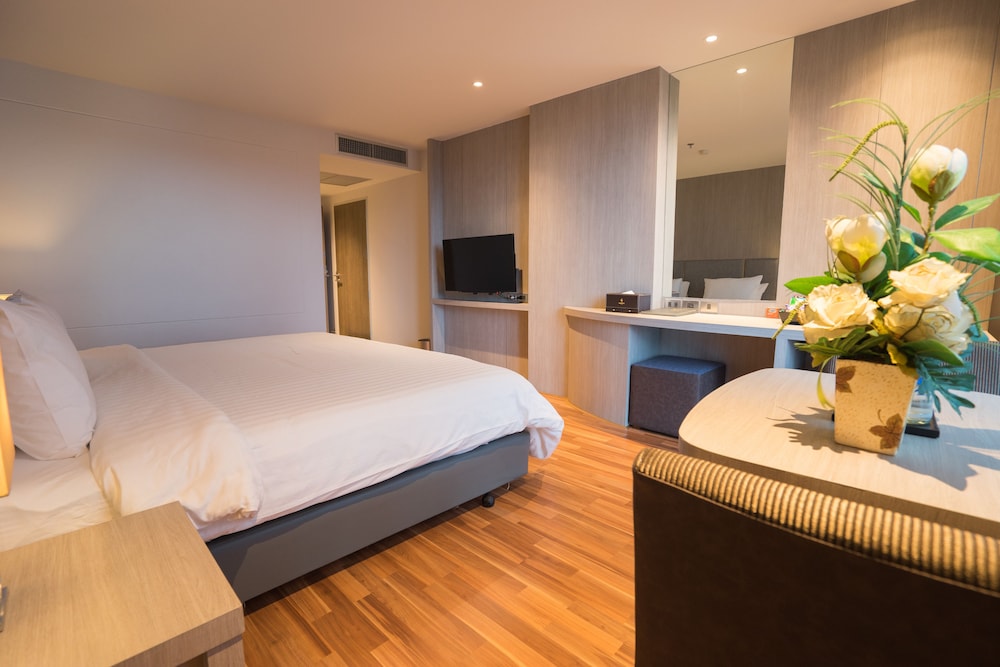 New Season Square Hotel 18/39