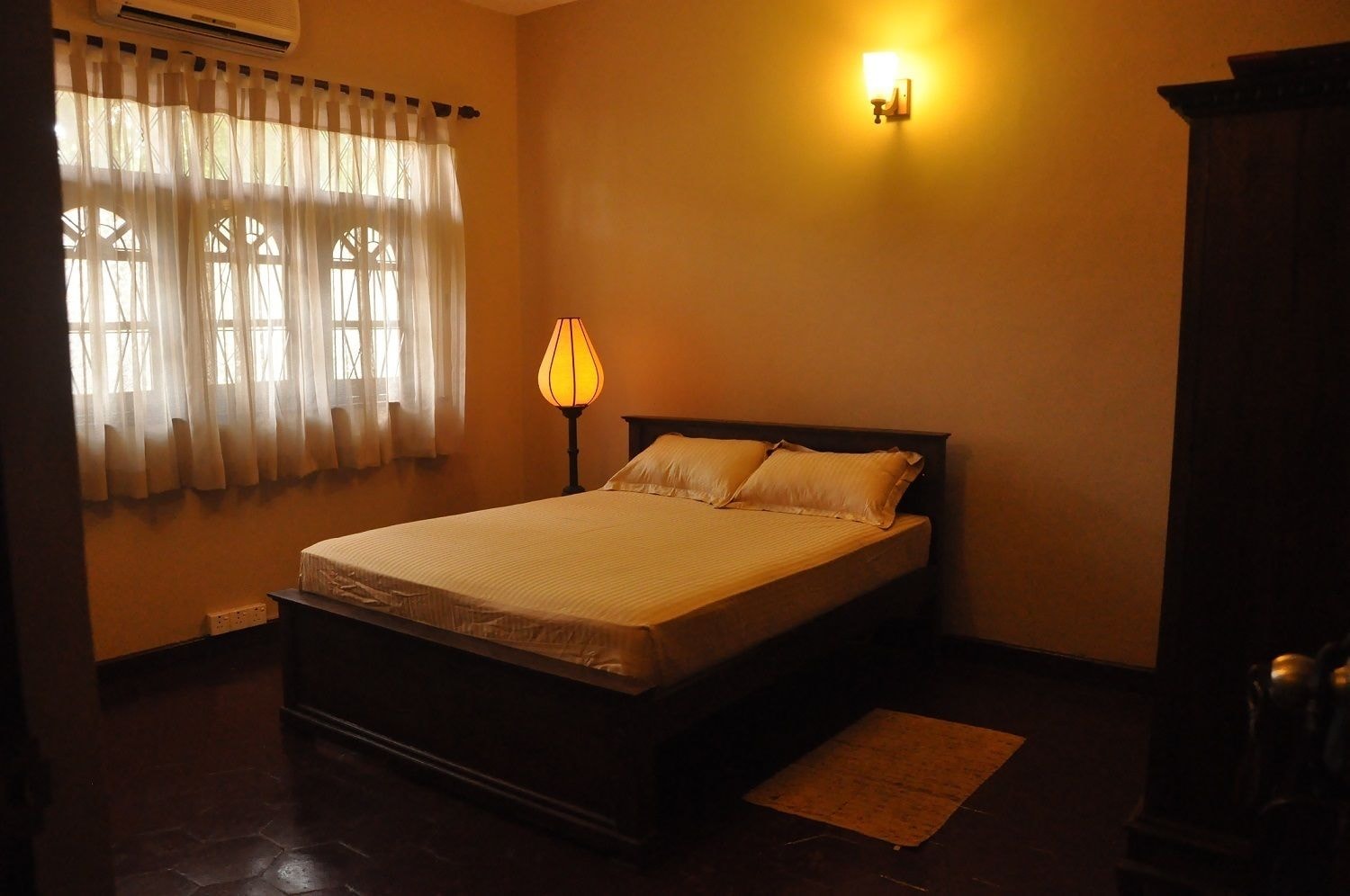 BASIC, VILLA, MULTIPLE BEDS