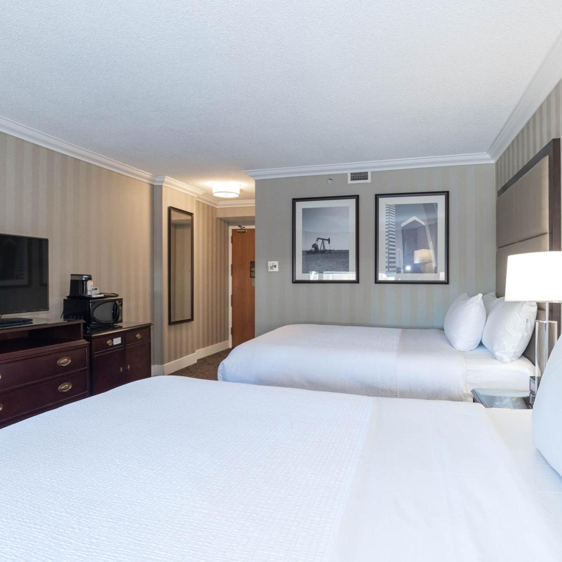 غرفة قياسية بسرير كينج وسريرين كوين، Sandman Signature Edmonton Downtown Hotel 2/5