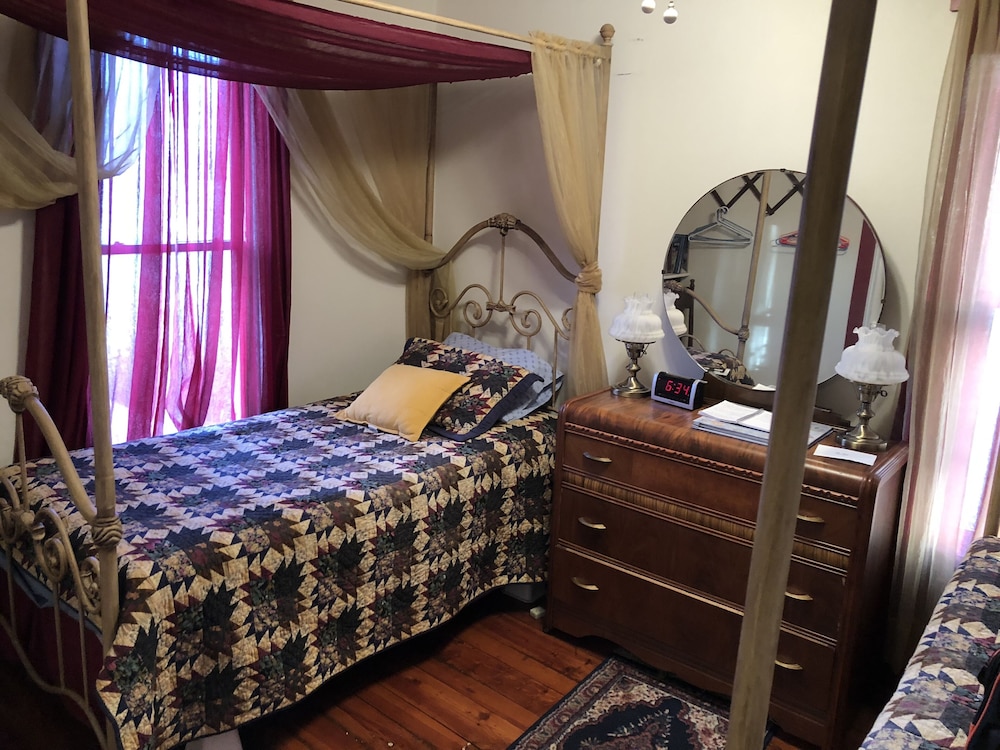 Hideaway, Standard, Twin Beds