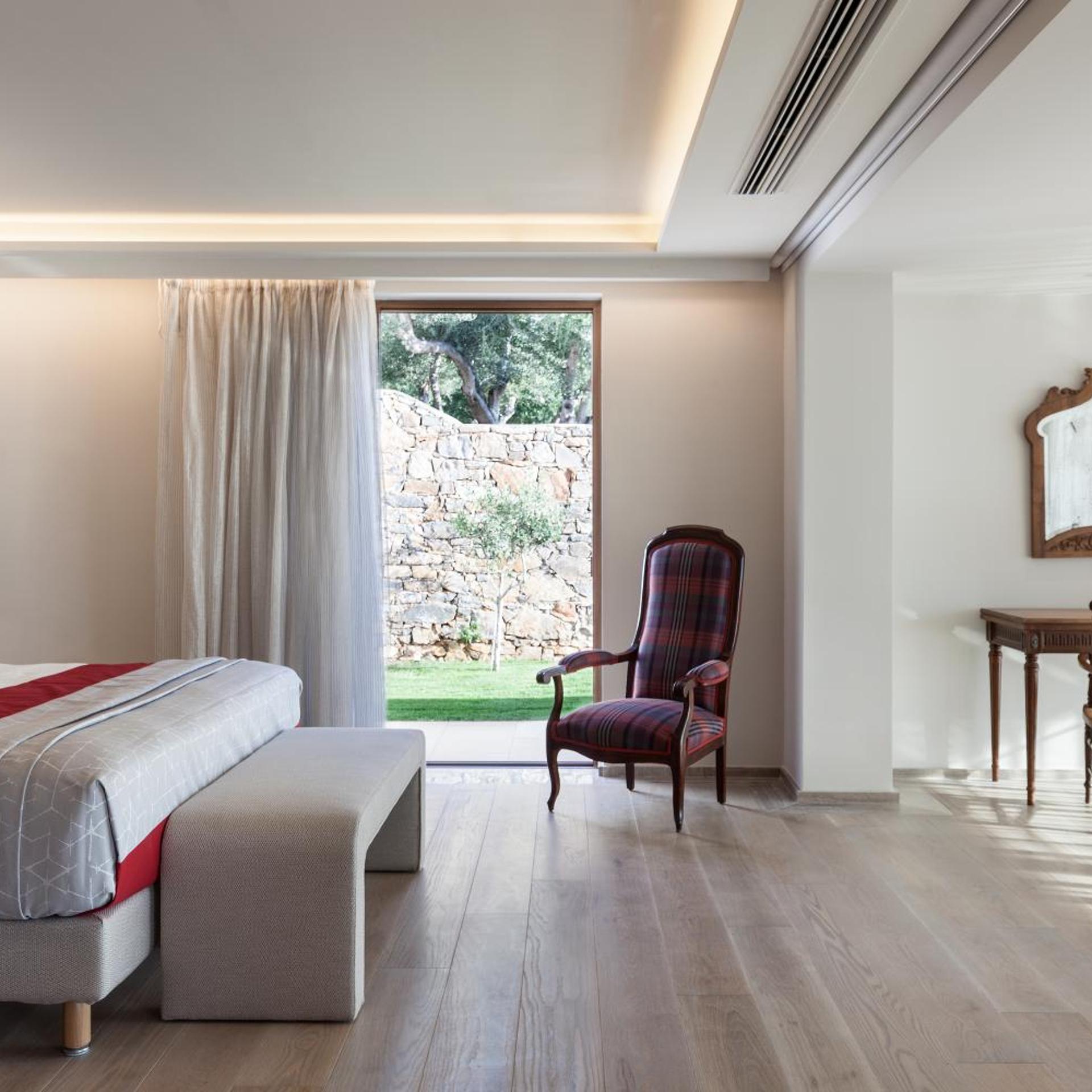 4 Bedrooms, House
