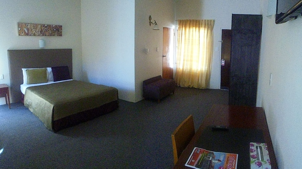 Simon's Place 10/18