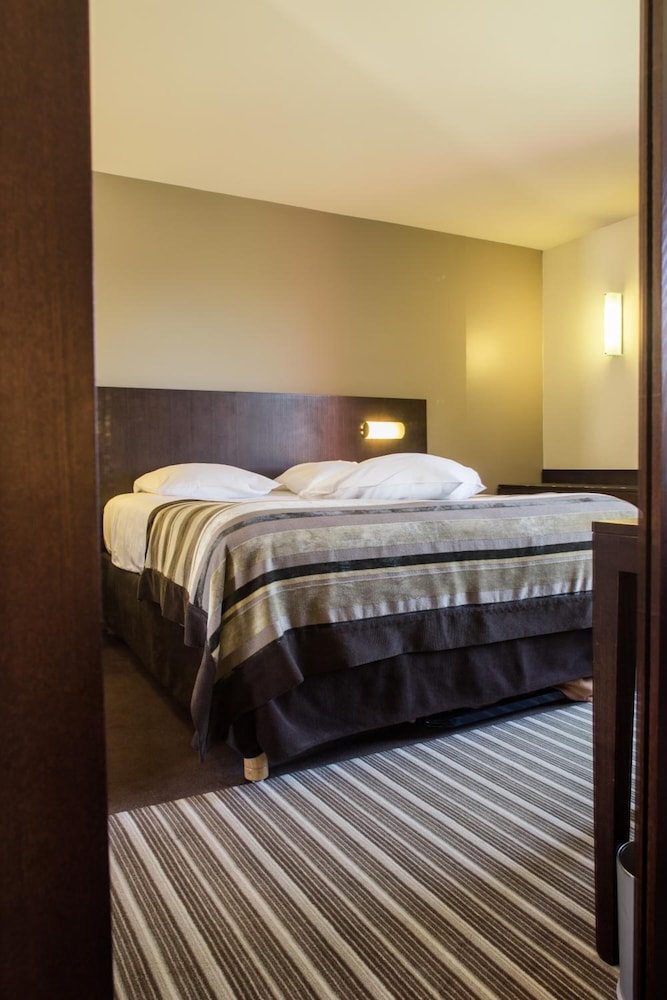HOSTELLERIE D'AUSSOIS 13/62