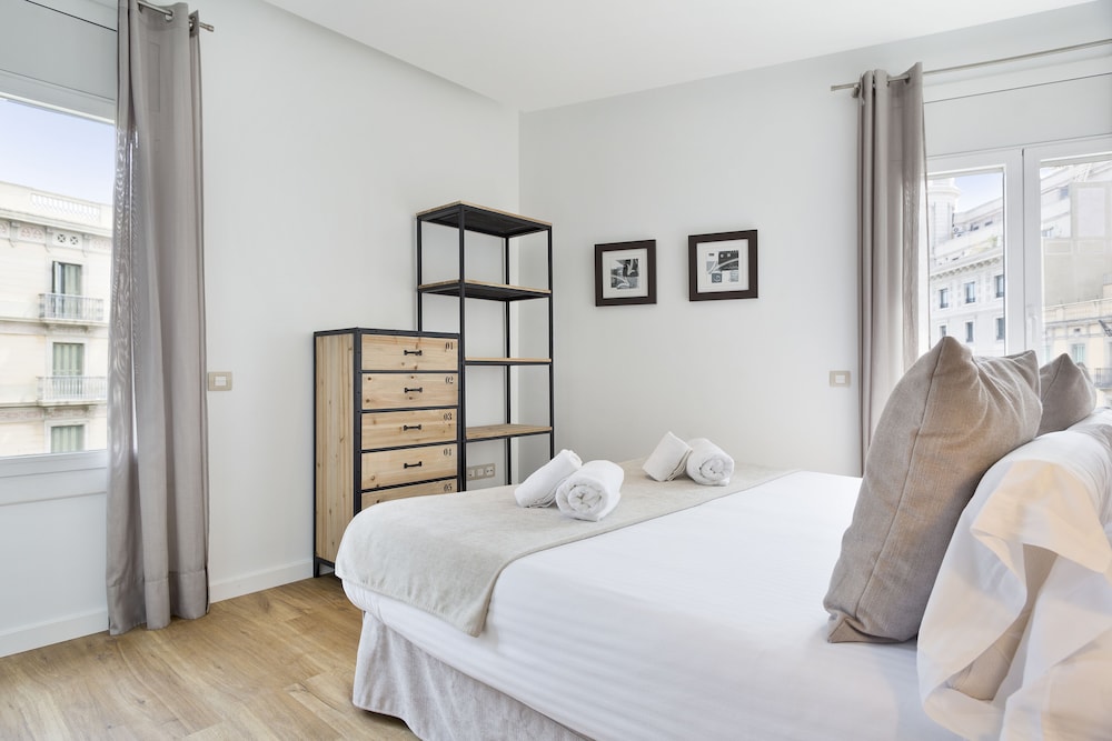 Amister Apartments 4/43