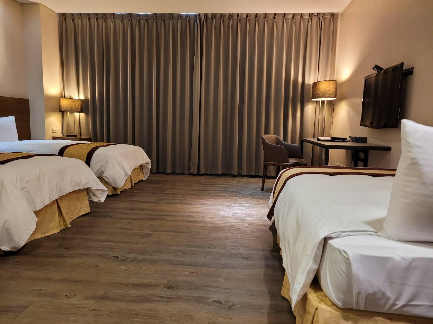Room, Triple