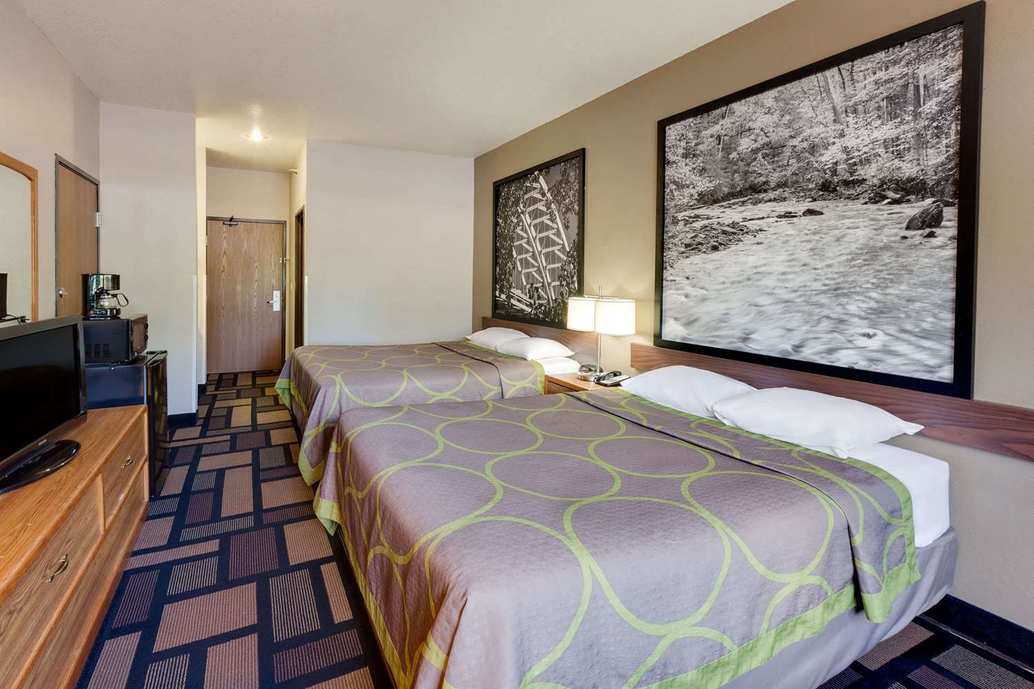 Super 8 by Wyndham Akron S/Green/Uniontown OH 15/57