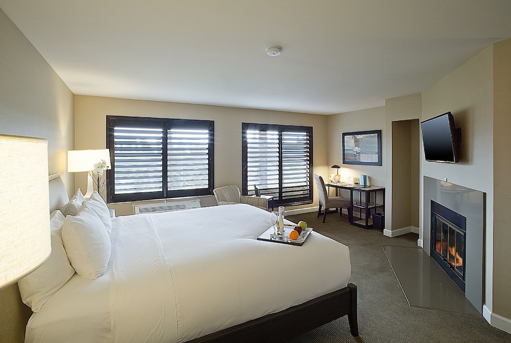 Cupertino Hotel 24/54