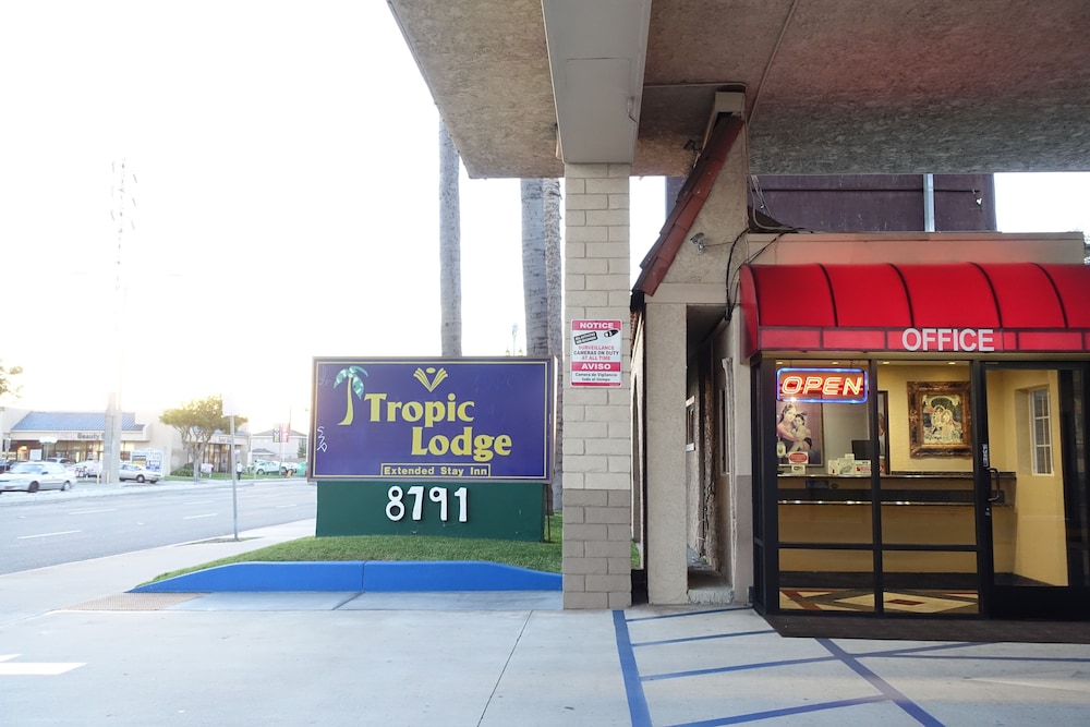 Tropic Lodge 39/50