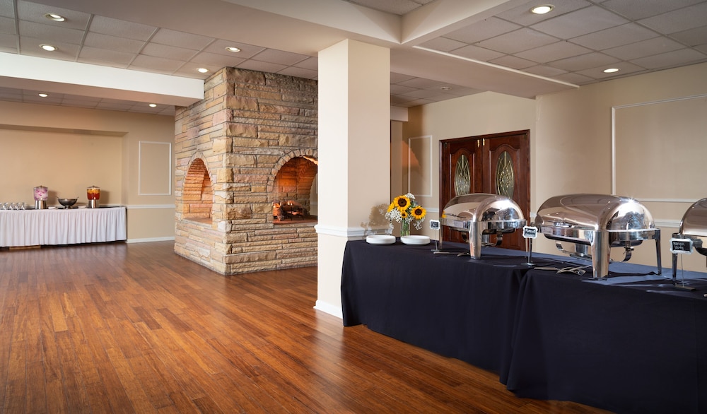 Meadowbrook Inn And Suites 3/45
