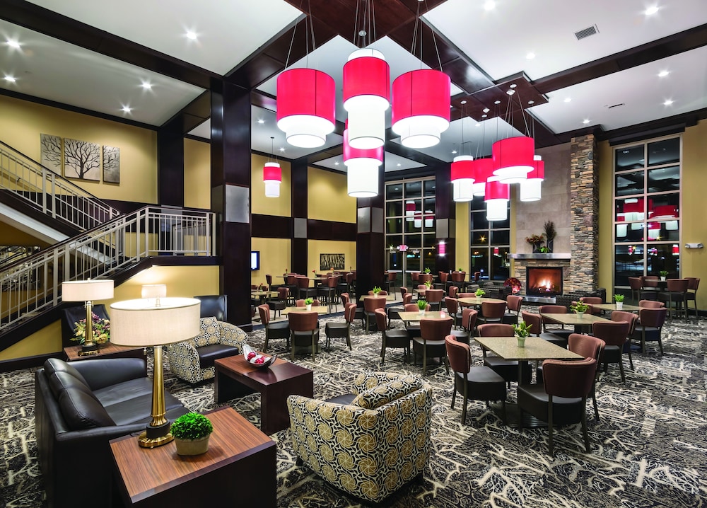 Clubhouse Hotel Fargo 18/36