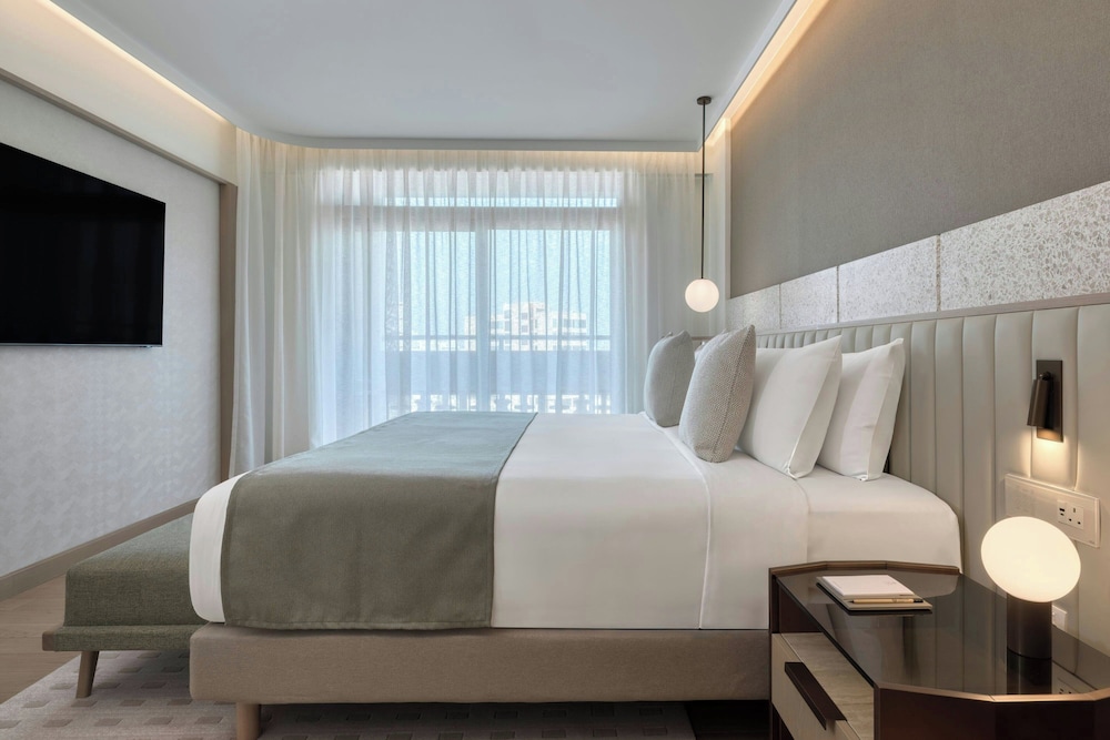 1 Bedroom, Diplomat, Suite, King Bed, Sofa, Balcony