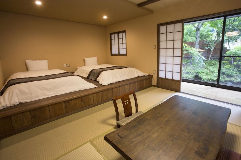 Japanese Western, Twin Beds, Shared Bathroom
