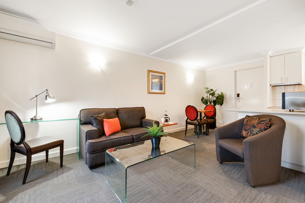The Peninsula Riverside Serviced Apartments 42/73
