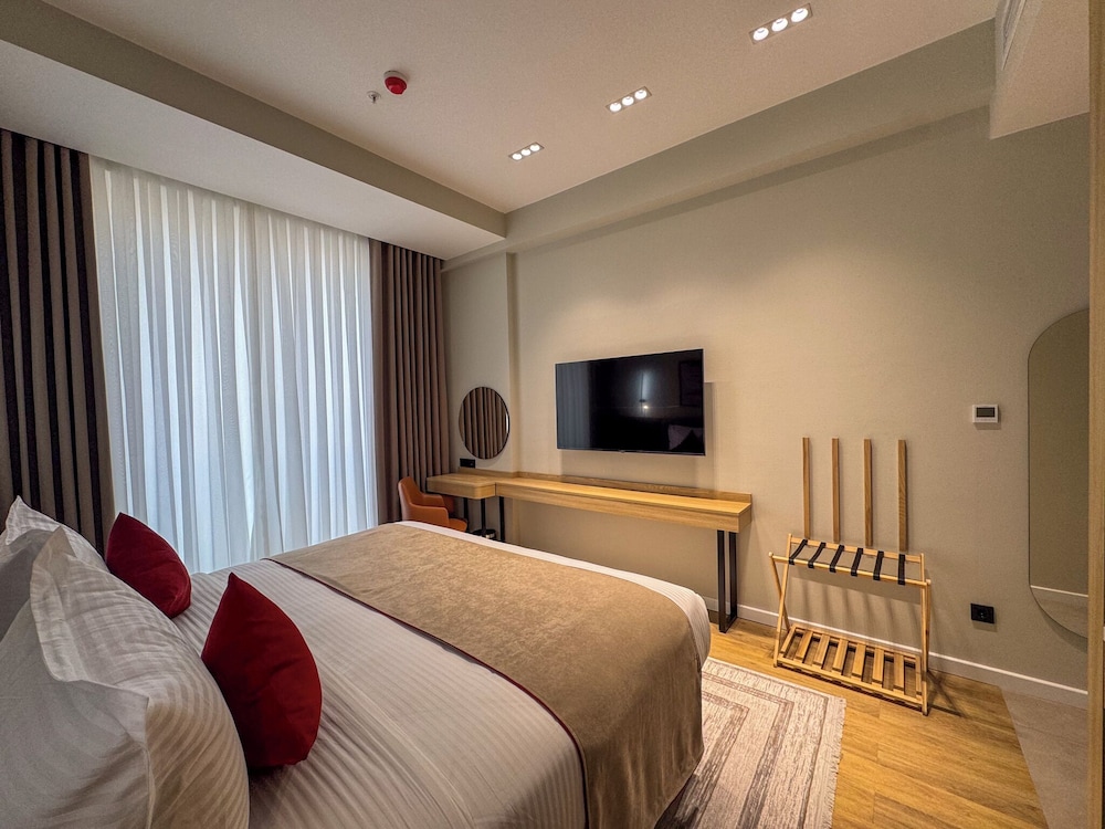 Deluxe, King Bed