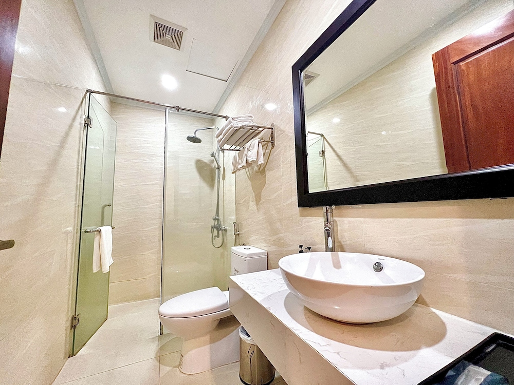 Paragon Noi Bai Hotel and Pool 45/49