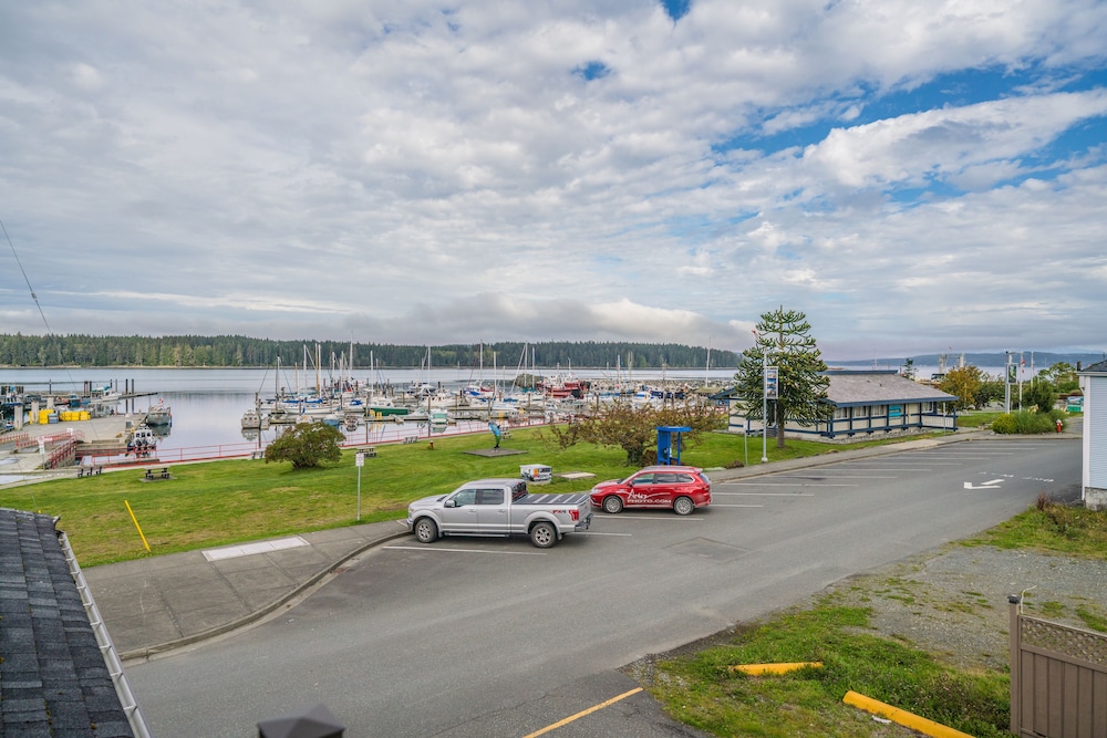 Sportsman's Inn on the Harbour Front 12/15
