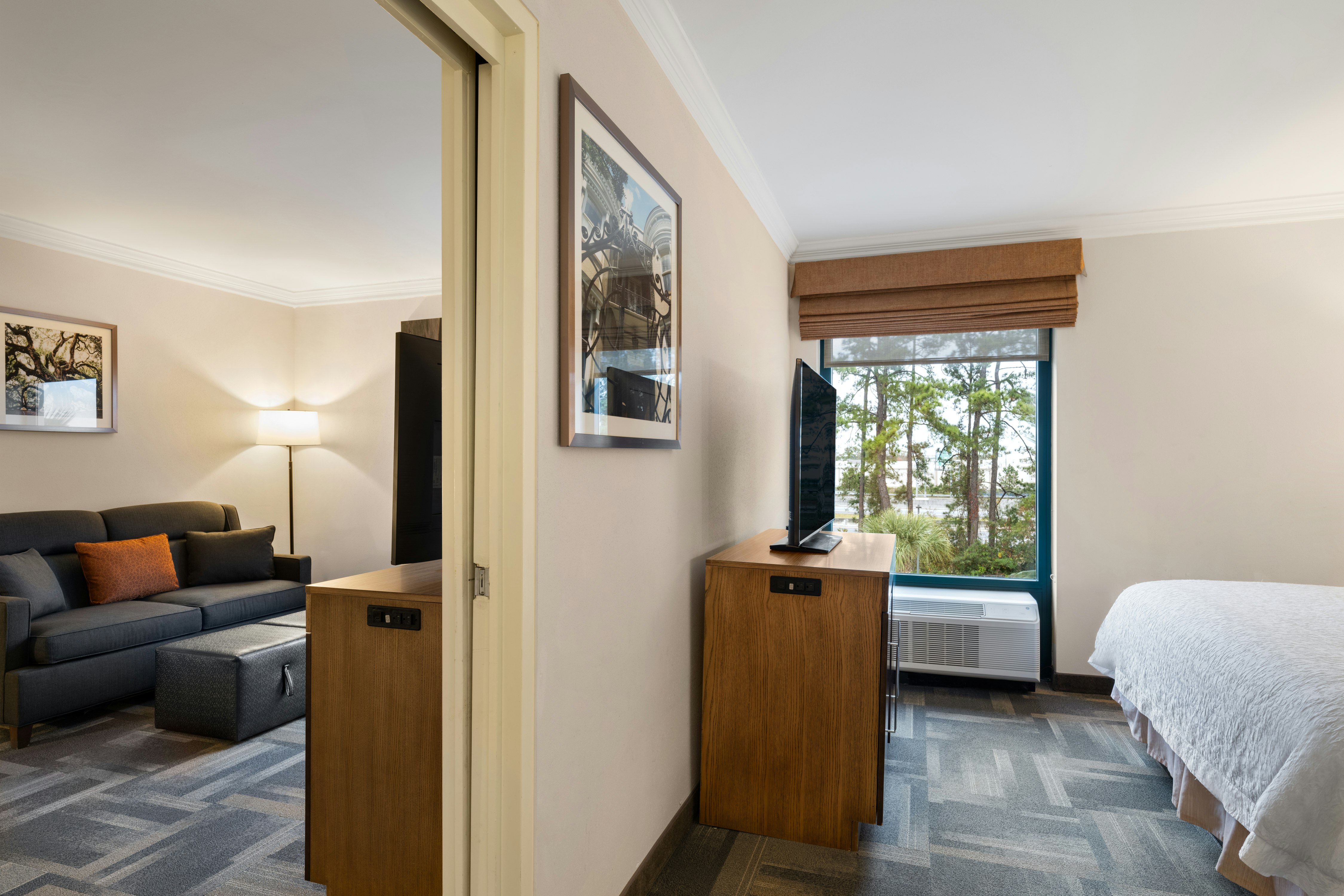 SUITE, KING BED, SOFA, KITCHEN