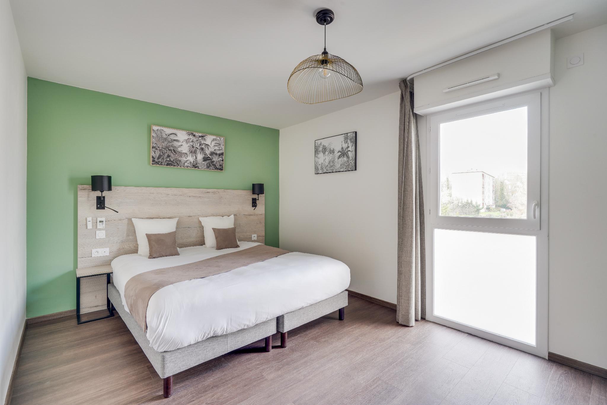 Connecting, Suite, Queen and Twin Beds