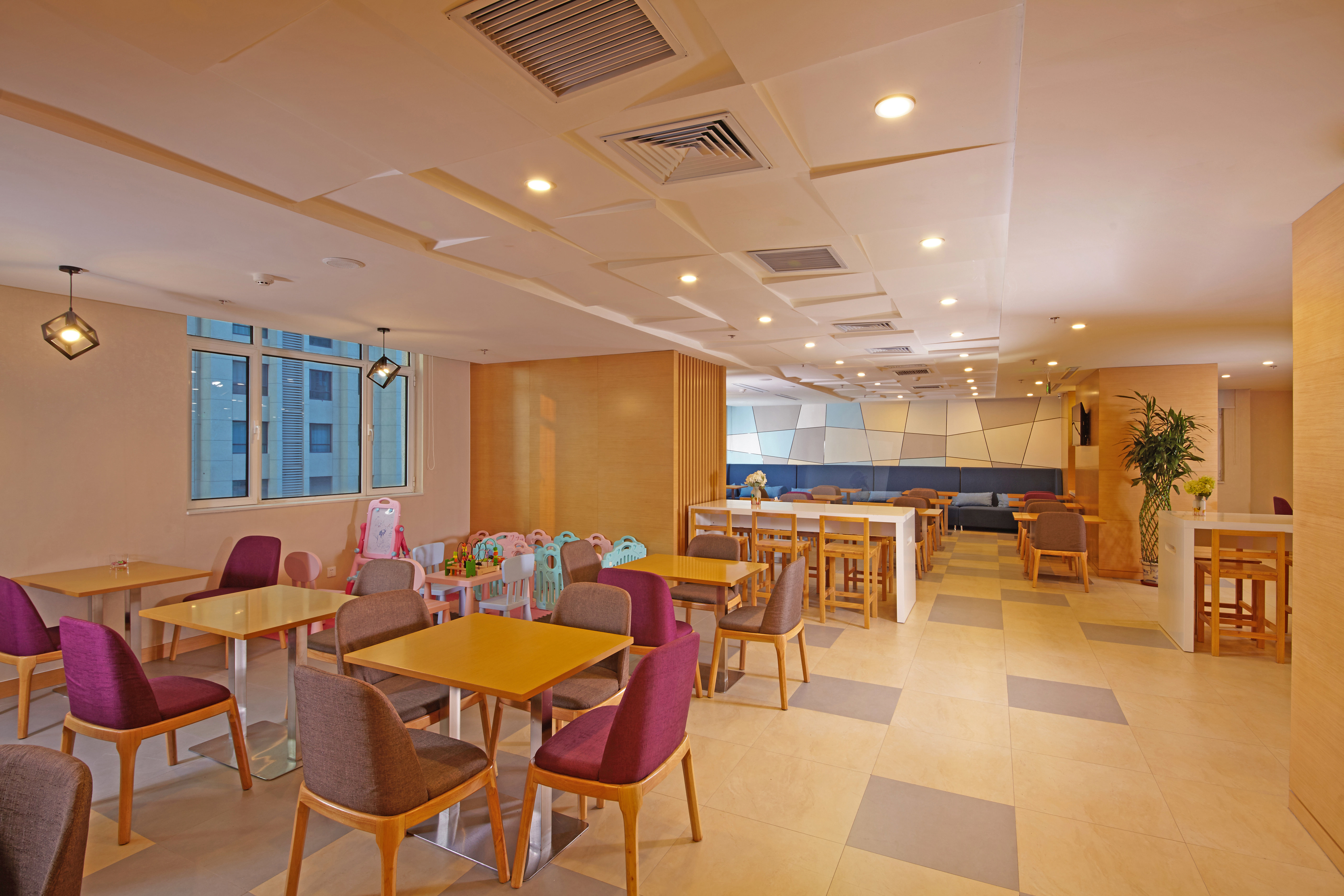 HOLIDAY INN EXPRESS TANGSHAN DOWNTOWN 22/35