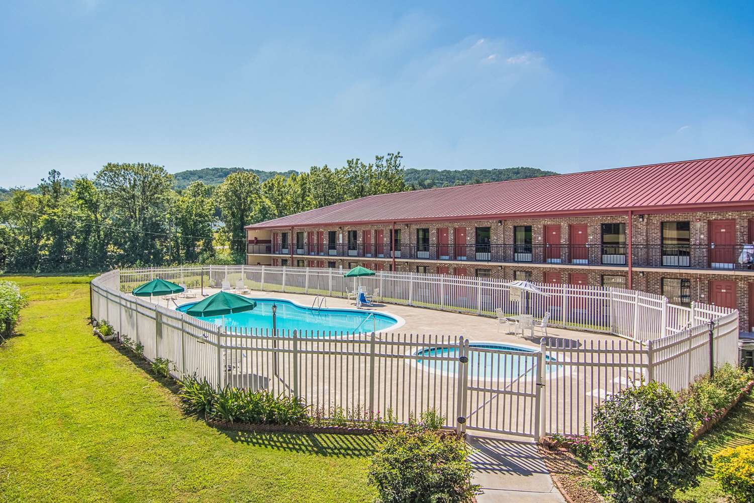 Econo Lodge Fort Payne 2/14